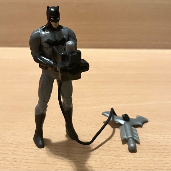DC Batman Grappling Shooter Fires Bat Hook Action Figure Awesome Bat Man Symbol - Picture 1 of 6